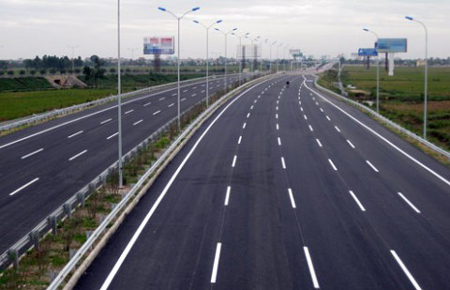 PNC Infratech receives LoAs for Delhi-Vadodara Alignment from NHAI PNC Infratech has received letters of acceptance (LoAs) for two EPC projects of Delhi- Vadodara Alignment of eight-lane access-controlled greenfield expressway from the National Highways Authority of India (NHAI). The aggregate contract value is Rs 1,547.80 crore.