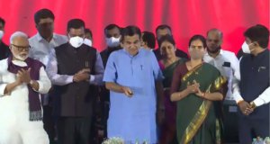 Union Minister of Road Transport & Highways Nitin Gadkari inaugurated and laid the foundation stones for about 206 km long national highway projects worth nearly Rs 1,678 crore in Nashik, Maharashtra. The greenfield expressway project from Surat-Nashik-Ahmednagar-Solapur to Chennai has been approved by the Union Ministry of Road, Transport and Highways (MoRTH) under Project Phase-1. Nashik-Mumbai highway would be repaired and renovated at a cost of Rs 5,000 crore. Moreover, six-lane of 20 km route from Pimprisado to Gonde and elevated corridor from Nashik Road to Dwarka will also be constructed. Surat-Nashik-Ahmednagar-Solapur to Chennai Greenfield Expressway Project is an access-controlled route and after completion of the project the distance between Surat to Solapur will be reduced to 95 km and distance to travel from Surat to Chennai will be reduced to about 200 km. The project is expected to be completed in three years. It will save a lot of fuel and also reduce the travel time. Also, as expressways pass through rural areas, more employment opportunities will be generated. The distance from Pimpri-Chinchwad to Gonde is 20 km. Once completed, Nashik residents will travel to Mumbai by the six lanes road. The estimated cost will be Rs 600 crore. It includes 10 underpasses, three RoBs and a service road. The project will provide fast and secure connectivity to Mumbai. Along with the overall development of the area, new industries and job creation will be provided by Gonde MIDC. Nashik Road to Dwarka Chowk is a part of Nashik-Pune (R. M. No. 50) and recently has been included in the Bharatmala Pariyojana project. Due to this project, traffic congestion at Vdarka Chowk will be eliminated and the journey from Nashik Road to Dwarka will be done in half time.