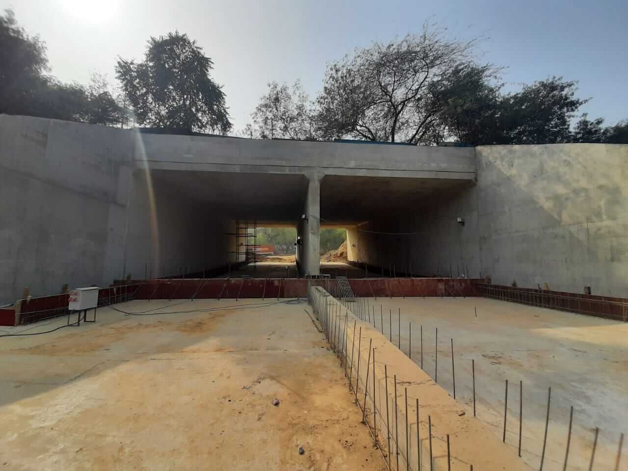 NCRTC has finished construction of Jangpura RRTS station underpass. This underpass is of four lanes and passing under Mathura Road enabling movement of every type of vehicles including heavy motor vehicles to the Jangpura RRTS station as well as train stabling cum maintenance yard being constructed at this location for all the three corridors of RRTS network.