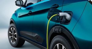 The Ministry of Heavy Industries has sanctioned 1,576 electric vehicles (EV) charging stations across 16 highways and nine expressways under FAME Phase-II. The Ministry had sanctioned around 520 charging stations/ infrastructure for around Rs 43 crore under Phase-I of Faster Adoption and Manufacturing of (Hybrid &) Electric Vehicles in India (FAME India) Scheme. A budget provision of Rs 1,000 crore has been earmarked for a period of five years [FY20 to FY24] for establishment of charging infrastructure under Phase-II. The Ministry also accorded nod to 2,877 charging stations in 68 cities across 25 states/Union Territories under Phase-II. Further, as per the Ministry of Power guidelines, there shall be at least one charging station at every 25 km on both sides of the highway and also at least one charging station for long range/heavy duty EVs at every 100 km on both sides of the highway. For the city at least one charging station will be set up in a grid of three km x three km.