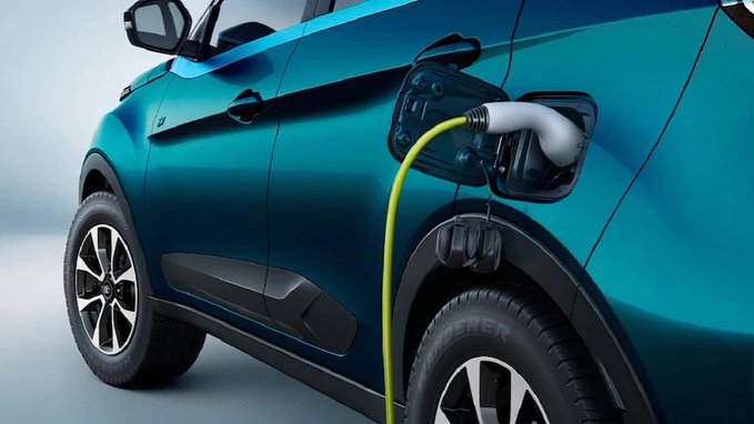 The Ministry of Heavy Industries has sanctioned 1,576 electric vehicles (EV) charging stations across 16 highways and nine expressways under FAME Phase-II. The Ministry had sanctioned around 520 charging stations/ infrastructure for around Rs 43 crore under Phase-I of Faster Adoption and Manufacturing of (Hybrid &) Electric Vehicles in India (FAME India) Scheme. A budget provision of Rs 1,000 crore has been earmarked for a period of five years [FY20 to FY24] for establishment of charging infrastructure under Phase-II. The Ministry also accorded nod to 2,877 charging stations in 68 cities across 25 states/Union Territories under Phase-II. Further, as per the Ministry of Power guidelines, there shall be at least one charging station at every 25 km on both sides of the highway and also at least one charging station for long range/heavy duty EVs at every 100 km on both sides of the highway. For the city at least one charging station will be set up in a grid of three km x three km.