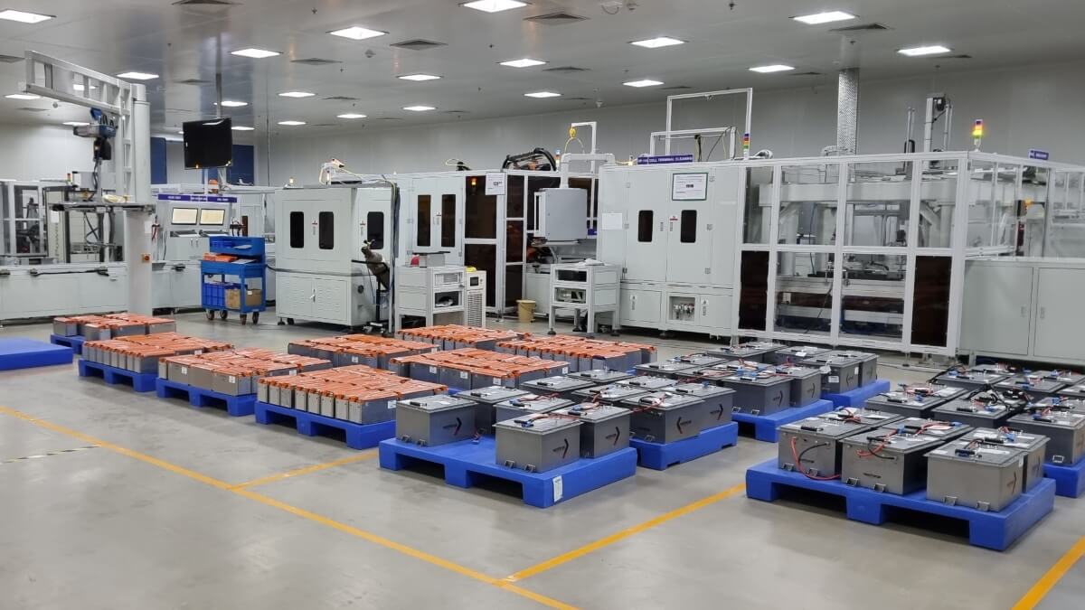 Nexcharge, an exclusive joint venture between Exide Industries (Exide) and Leclanché SA, announced the inauguration of its state-of-the-art, fully automated manufacturing plant at Prantij, Gujarat. The plant, which is spread across 6,10,098 sq ft (total area) is the largest in India for the production of li-ion battery packs and modules (pouch/ prismatic/ cylindrical). The facility has six fully automated assembly lines and testing labs with an installed capacity of 1.5 GWh and will cater energy storage systems for India’s electric vehicle market and grid-based applications. The company has invested more than Rs 250 crore in this state-of-the-art manufacturing facility. The company can now make 3 V to 1000 V battery packs with sizes varying from 10 cm to two mtr. The company’s production setup is divided into three sections- the module assembly has three production lines for assembling cylindrical, pouch, and prismatic cells. The pack assembly has two lines for high voltage and low voltage packs and the last one, the FG Testing section has a set of 20 testers for charging and discharging cycle and BMS functioning.
